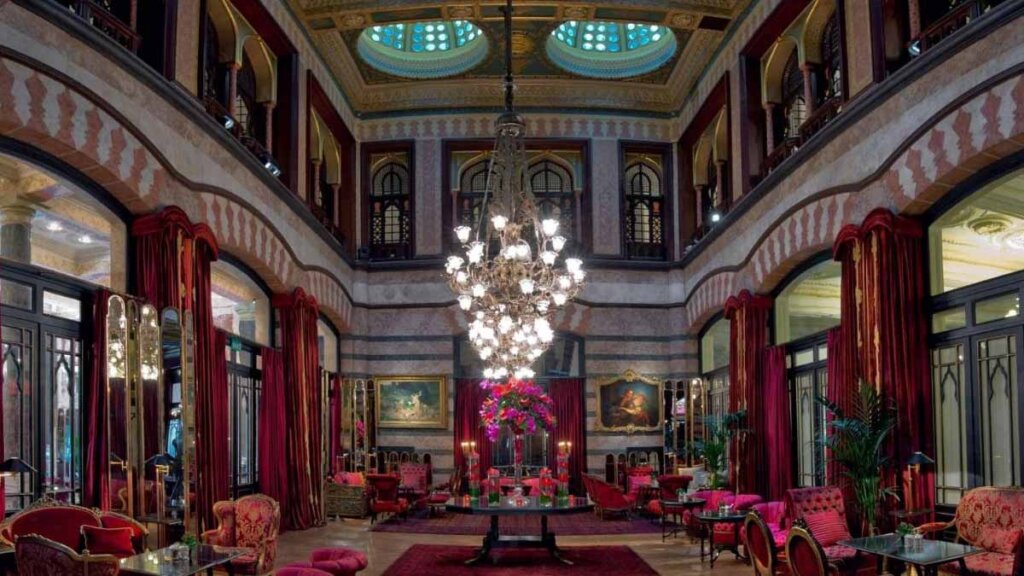 Pera Palas Oteli Nerede? İstanbul Pera Palace Hotel