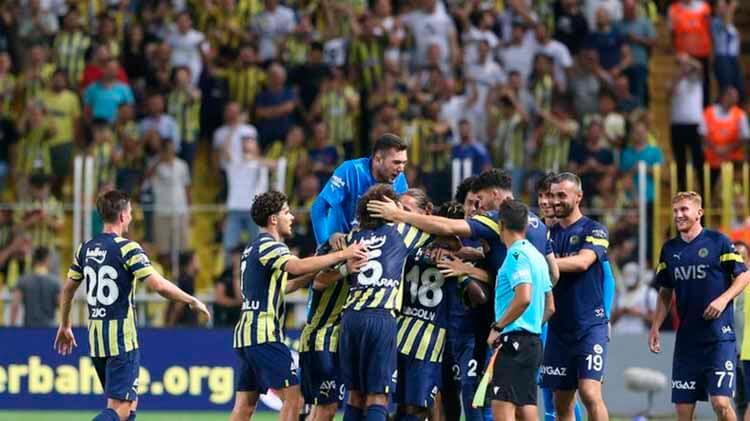 AEK Larnaca Fenerbahçe Muhtemel 11 ler